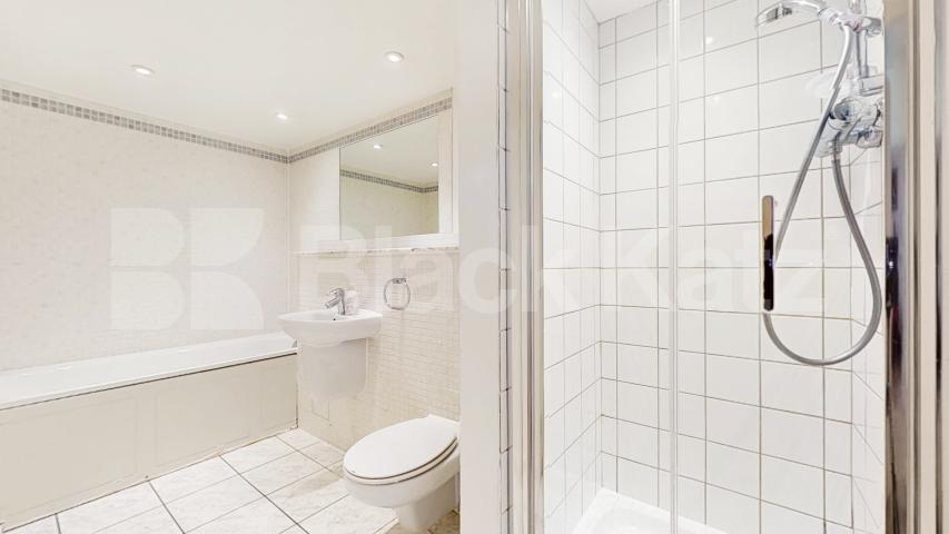 Spacious Two Double Apartment with Roof Terrace on Barnsbury Grove, N7 Barnsbury Grove, Barnsbury